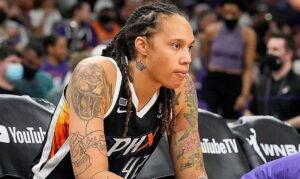 Brittney Griner fue arrestada y condenada a pasar nueve años en prisión por ingresar a Rusia con aceite de cannabis (FOTOGRAFÍA gentileza CNN).