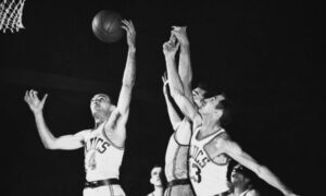 Bob Cousy despertó la necesidad de crear un reloj de 24 segundos.