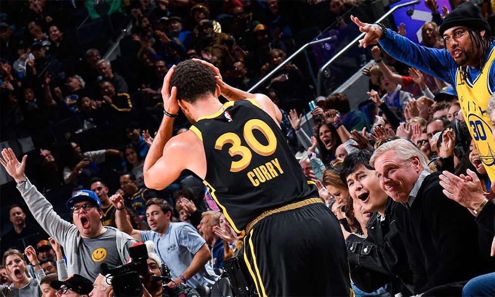 Stephen Curry festejo se toma la cabeza Golden State Warriors