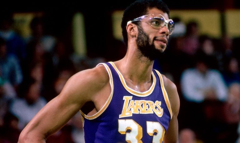Kareem Abdul-Jabaar, el primero en llegar a los 34000 puntos en la NBA.