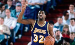 Magic Johnson anotó 19 tiros libres, la mayor cantidad de tiros libres en una mitad de Playoffs.
