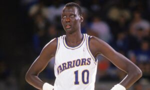 Manute Bol lideró la liga en bloqueos en su primer año con los Warriors (FOTOGRAFÍA gentileza Viva Básquet).