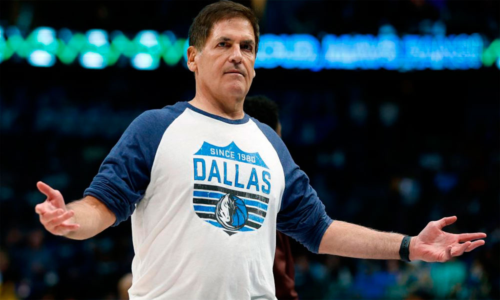 Mark Cuban se queja Dallas Mavericks remera blanca