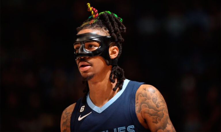 Ja Morant con mascara camiseta azul Grizzlies