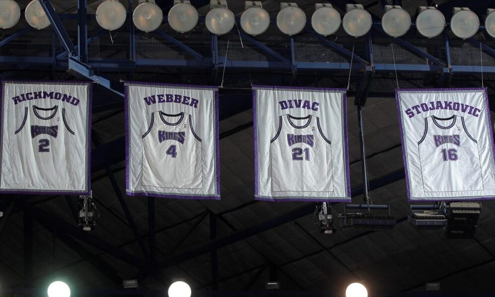 Los finalistas de conferencia del 2002, los últimos en sumarse a las camisetas retiradas de los Sacramento Kings.