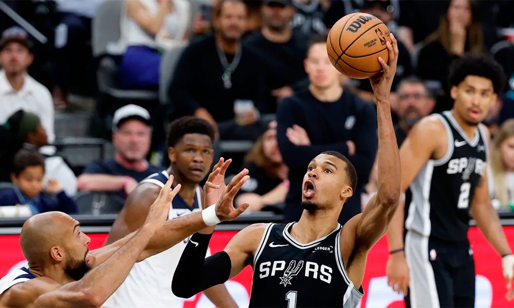 Victor Wembanyama volvió a hacer un partido en Spurs ante Timberwolves, en el Juego 5 de Playoffs NBA