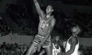 El rookie Wilt Chamberlain ganó premios al novato del año, MVP del All-Star y MVP de la temporada 1959-60.
